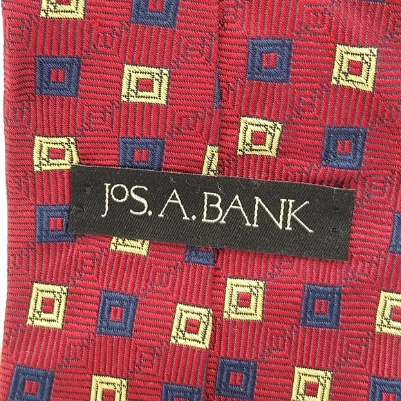 Jos A Banks 100% Silk Red Foulard Geometric Pattern Jacquard Necktie Men's Tie - Picture 4 of 9